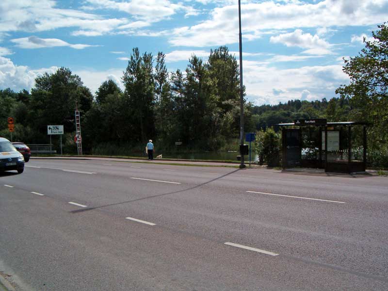 01Tag1Busstop.jpg